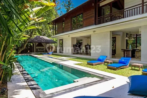Price drop USD 3.2M to 2.8M: 5-bed event villa on 1,100 m², 600 m to Petitenget beach