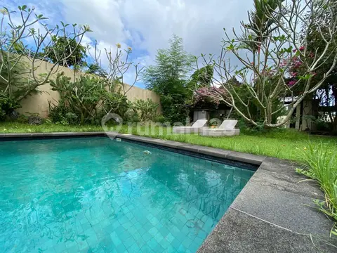 Land-value pricing: 8-bed joglo villa on 1,300 m² in Jimbaran, 8B → 7B
