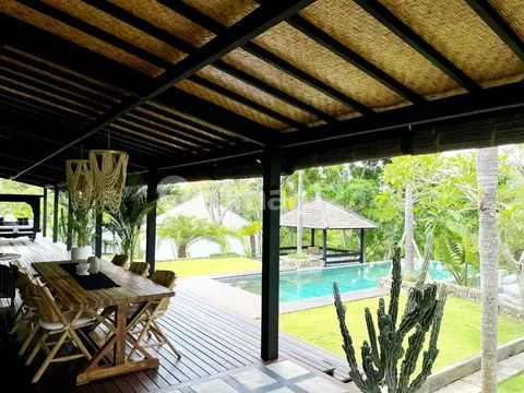 16% off: 5-bed tropical-Mediterranean villa on 2,340 m² in Munggu, Canggu