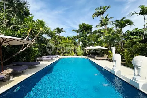 11% off: 5-bed Balinese resort-style villa on 950 m² corner plot near Mertasari beach, Sanur