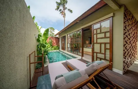 Price reduced: 3-unit rental villa complex in Berawa, 18-year lease